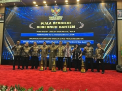 Perumdam Tirta Berkah Merai Piala Bergilir Gubernur Banten Kategori BUMD